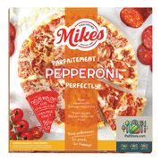 Pizza à croûte levée au four au pepperoni de Mikes 805 g